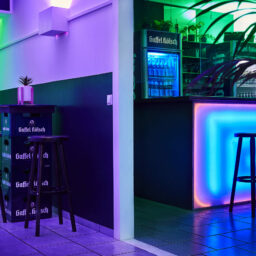 Bild der Bar in der Kickerfabrik Köln, Kickerlocation für Teamevent, Actionevent, Agenturevent oder Weihnachtsfeier Event